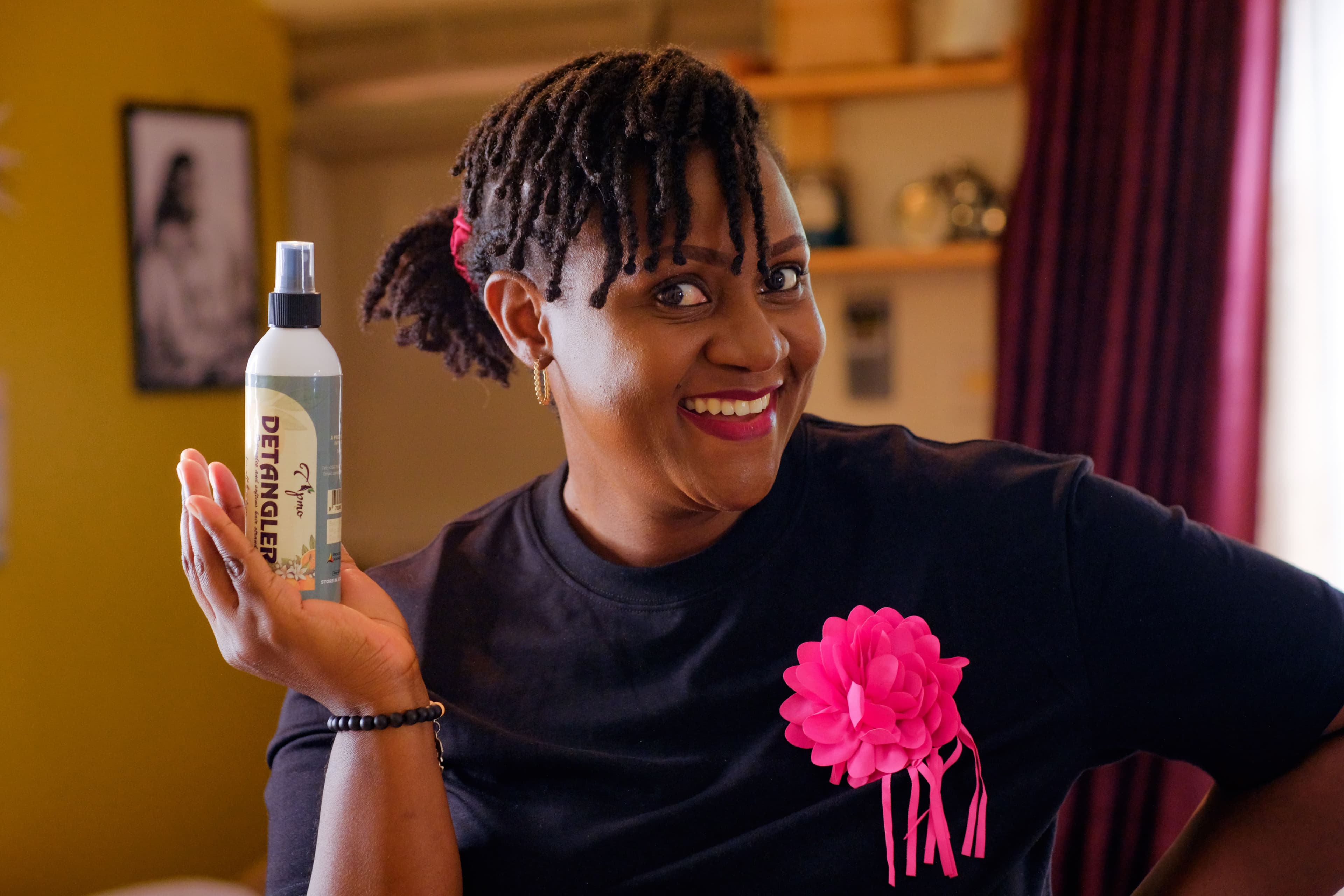 Apmo founder presenting a haircare product